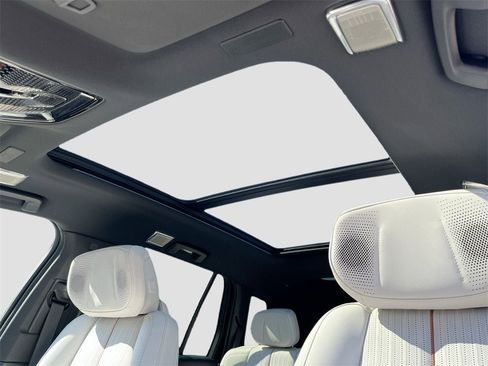 New 2026 Cadillac Vistiq Luxury image 35