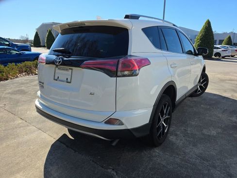 Used 2018 Toyota RAV4 SE image 6