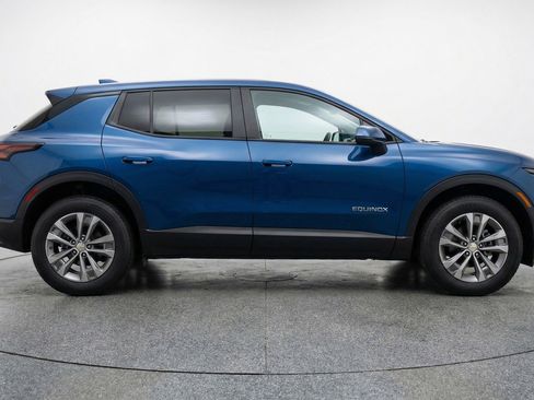 Used 2025 Chevrolet Equinox LT image 11