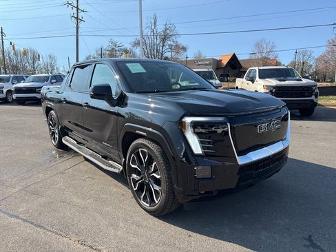 Used 2025 GMC Sierra EV Denali AWD/4WD image 7