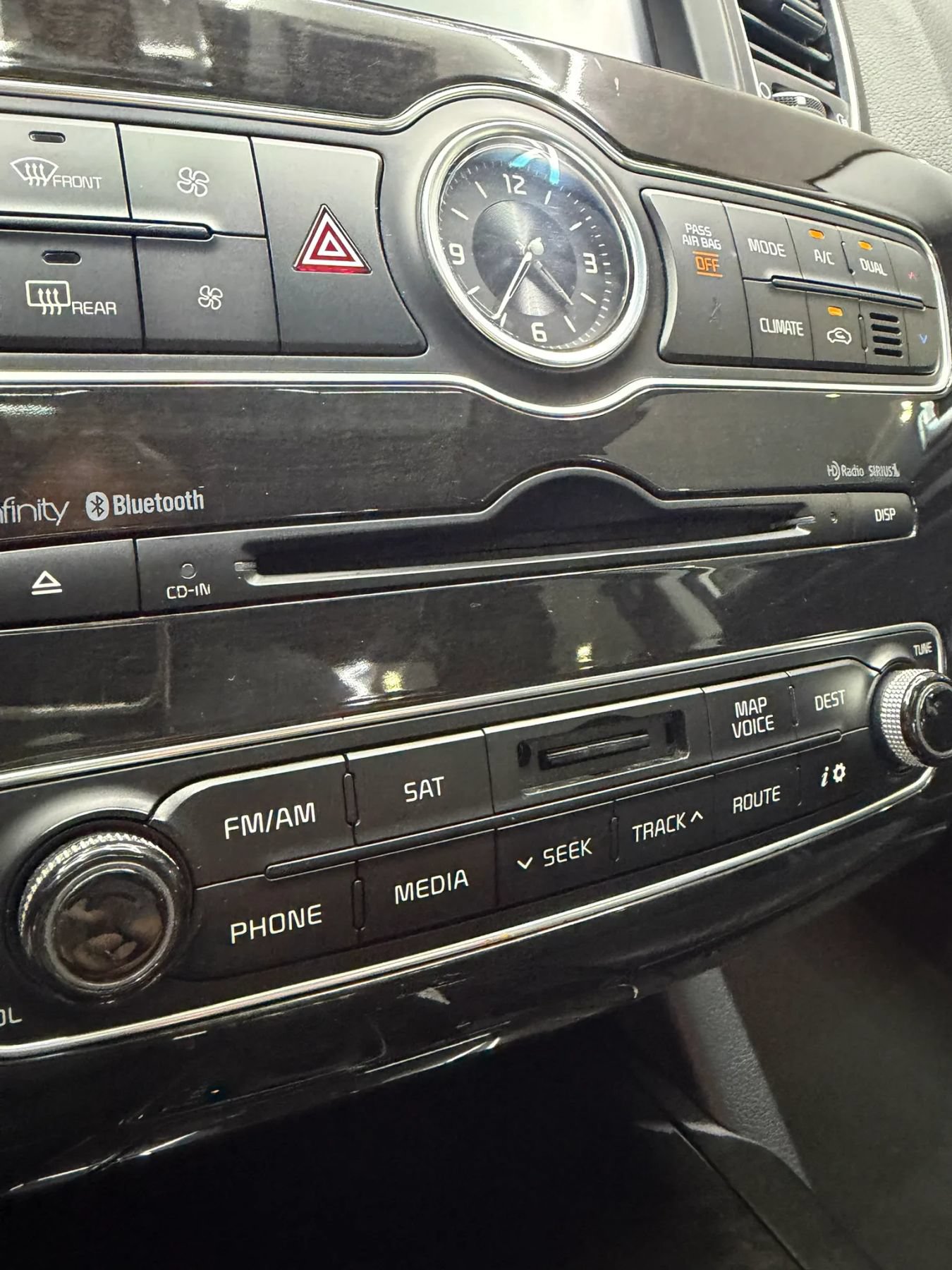 Used 2015 Kia Cadenza Premium w/ Technology Package FWD image 24