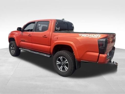 Used 2017 Toyota Tacoma TRD Sport w/ Premium & Technology Package AWD/4WD image 7