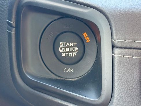 Used 2025 Jeep Wrangler Unlimited Sahara AWD/4WD image 25