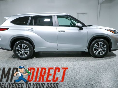 Used 2023 Toyota Highlander XLE FWD image 6