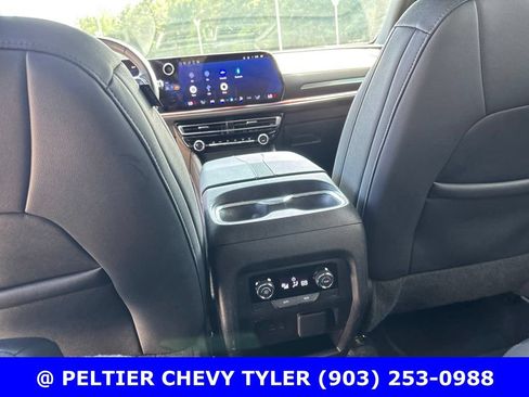 Used 2024 Chevrolet Traverse Z71 AWD/4WD image 21