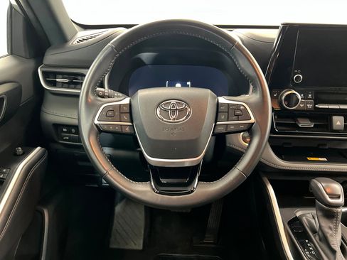Used 2025 Toyota Highlander XSE AWD/4WD image 13