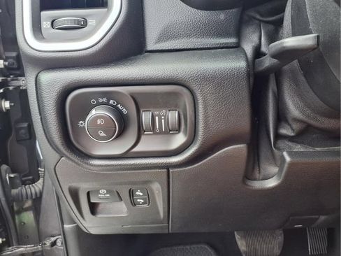 Used 2019 RAM 1500 Laramie AWD/4WD image 23
