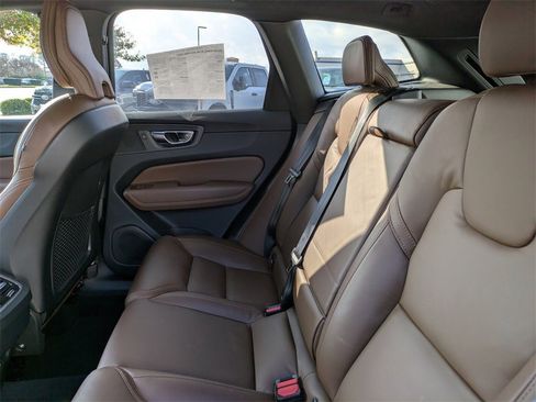 Certified 2023 Volvo XC60 B5 Ultimate w/ Climate Package image 14