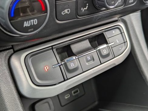 Used 2023 GMC Acadia SLT w/ Technology Package image 17