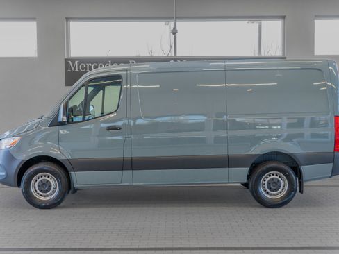Used 2025 Mercedes-Benz Sprinter 2500 image 2
