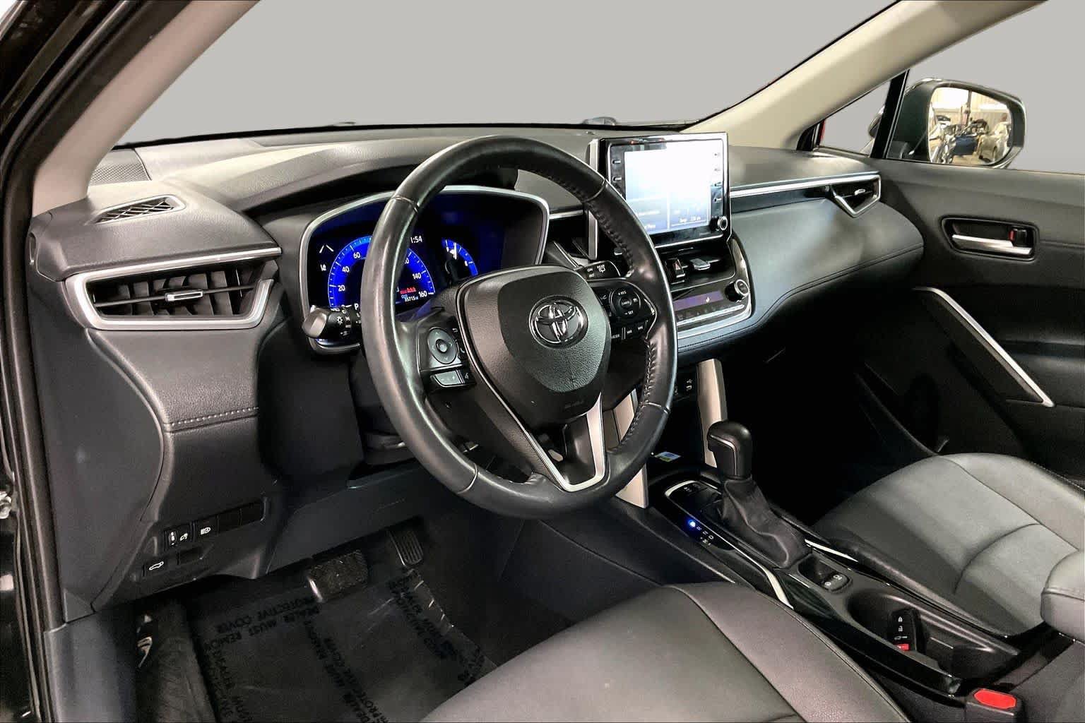 Used 2022 Toyota Corolla Cross XLE w/ Convenience Package AWD/4WD image 18