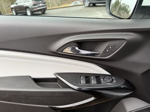 Used 2025 Chevrolet Trax LT w/ LT Convenience Package image 15