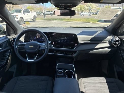 Used 2026 Chevrolet Equinox LT AWD/4WD image 12