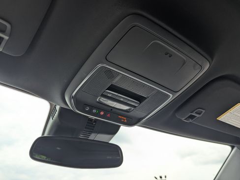 Used 2024 GMC Acadia Denali FWD image 32