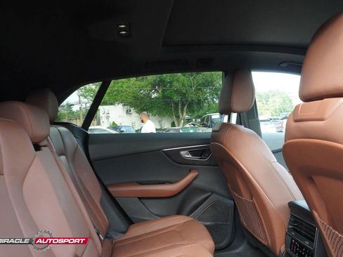 Used 2019 Audi Q8 Premium Plus w/ Premium Plus AWD/4WD image 40