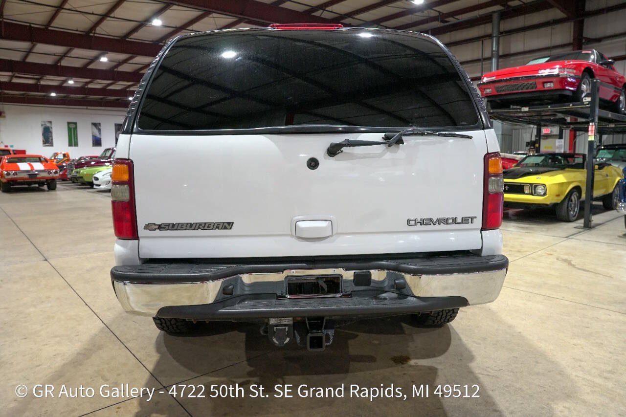 Used 2003 Chevrolet Suburban 2500 LT w/ LT Preferred Equipment Group AWD/4WD image 7