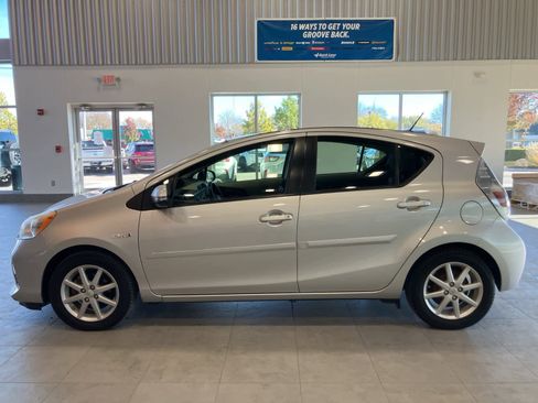 Used 2012 Toyota Prius C Three image 8