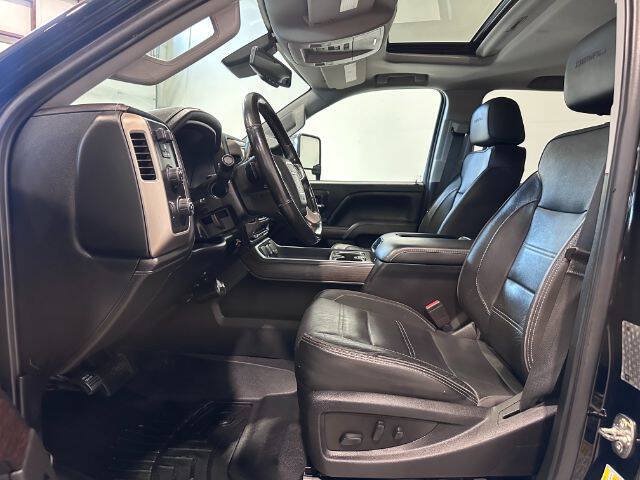 Used 2019 GMC Sierra 3500 Denali w/ Duramax Plus Package AWD/4WD image 19