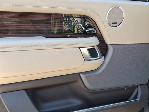 Used 2019 Land Rover Range Rover Autobiography image 22