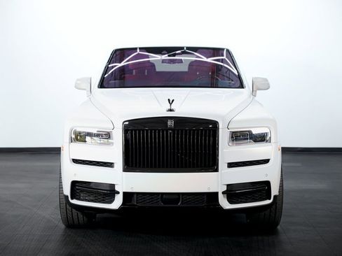 Used 2022 Rolls-Royce Cullinan Black Badge w/ Dark Exterior Package image 2