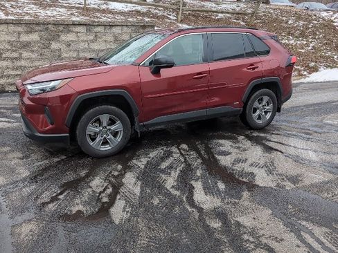 Used 2024 Toyota RAV4 LE image 5