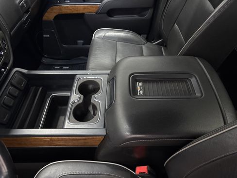 Used 2018 Chevrolet Silverado 2500 High Country image 15