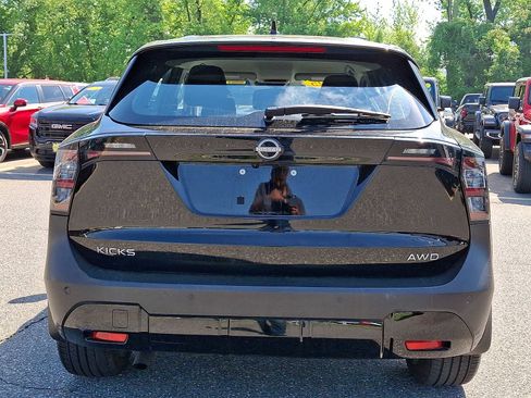 Used 2025 Nissan Kicks S AWD/4WD image 5