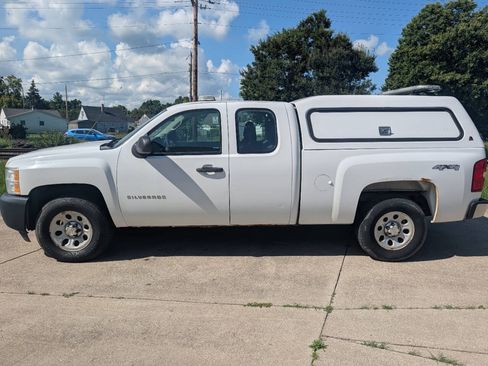 Used 2013 Chevrolet Silverado 1500 W/T AWD/4WD image 2
