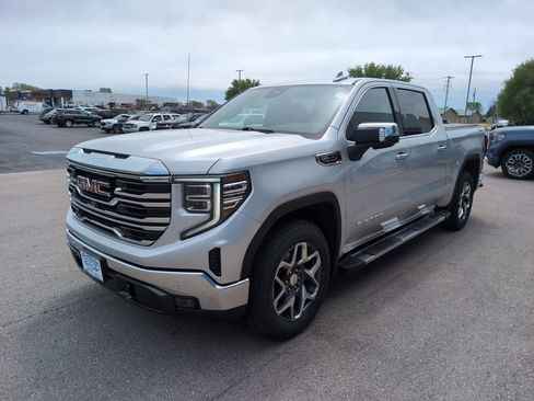 Used 2022 GMC Sierra 1500 SLT w/ SLT Premium Plus Package AWD/4WD image 4