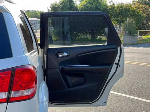Used 2019 Dodge Journey SE w/ Premium Group FWD image 38