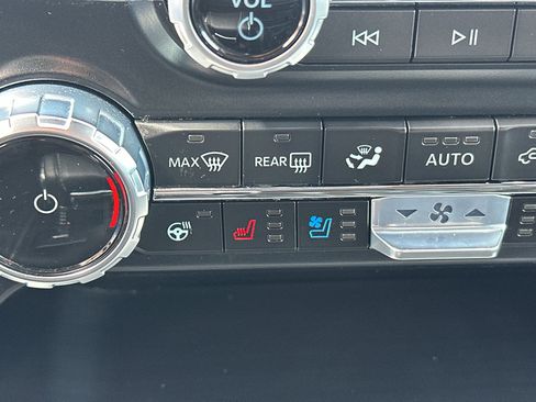 Used 2023 Ford F150 Lariat w/ Equipment Group 502A High image 25