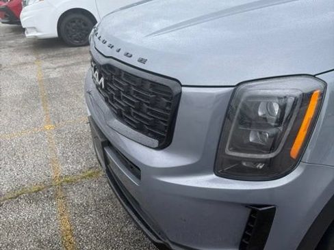 Used 2022 Kia Telluride SX w/ SX Prestige Package AWD/4WD image 3