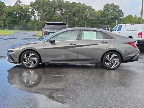 Used 2024 Hyundai Elantra Limited FWD image 7