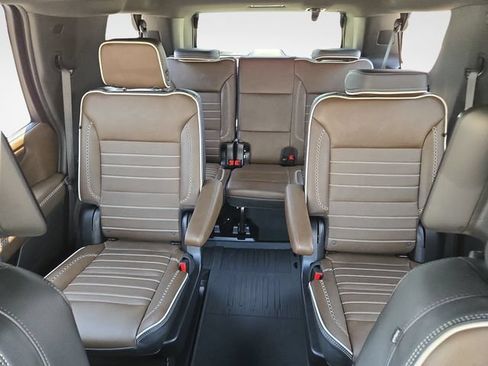 Used 2025 GMC Yukon Denali Ultimate w/ LPO, Floor Liner Package AWD/4WD image 35