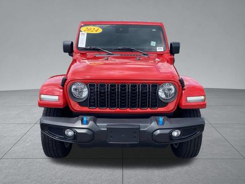 Used 2024 Jeep Wrangler Unlimited w/ Convenience Group AWD/4WD image 18