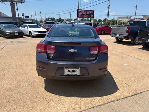 Used 2015 Chevrolet Malibu LT w/ Leather Package FWD image 4