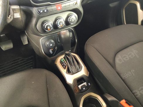 Used 2015 Jeep Renegade Latitude w/ Cold Weather Group AWD/4WD image 26