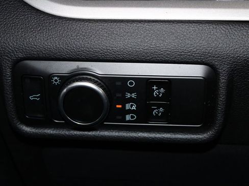 Used 2023 Ford Explorer XLT image 42