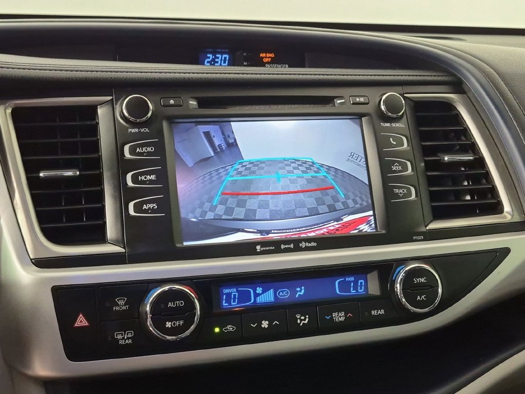 Used 2018 Toyota Highlander Plus AWD/4WD image 25