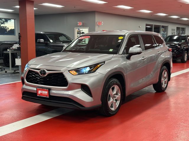 Used 2023 Toyota Highlander L AWD/4WD image 7