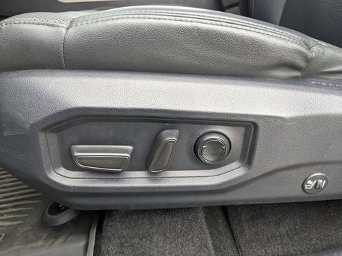 Used 2025 Toyota Tundra Limited image 47