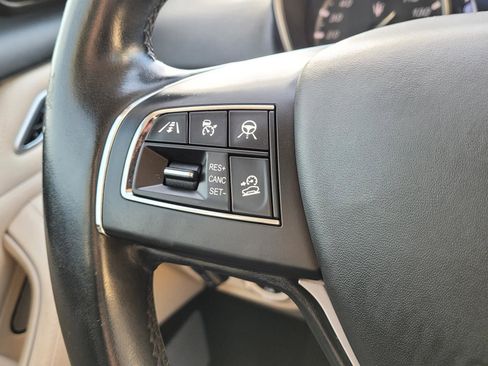 Used 2019 Maserati Levante GranLusso AWD/4WD image 33