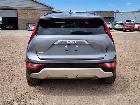 New 2025 Kia Niro EX Touring image 6