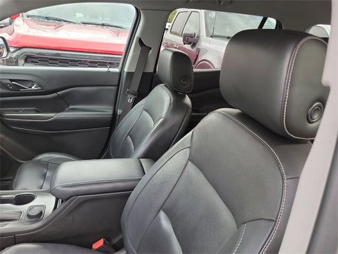 Used 2018 GMC Acadia SLT image 11