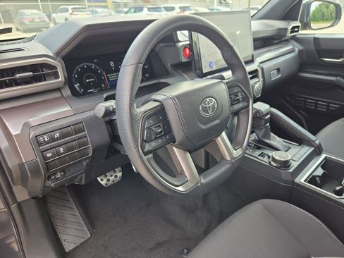Used 2025 Toyota Tacoma TRD Sport AWD/4WD image 13