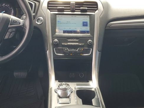 Used 2019 Ford Fusion SE FWD image 15