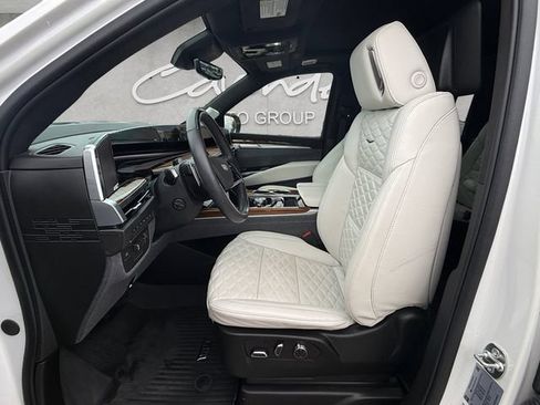 Certified 2025 Cadillac Escalade ESV Sport Platinum AWD/4WD image 19
