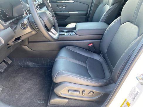 Certified 2025 Honda Pilot Touring image 11