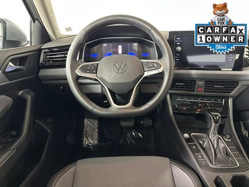 Used 2025 Volkswagen Jetta SE image 15