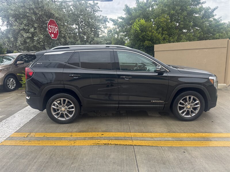 Used 2022 GMC Terrain SLT AWD/4WD image 4